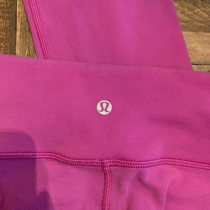 LuluLemon Women’s Capri length leggings size 6
